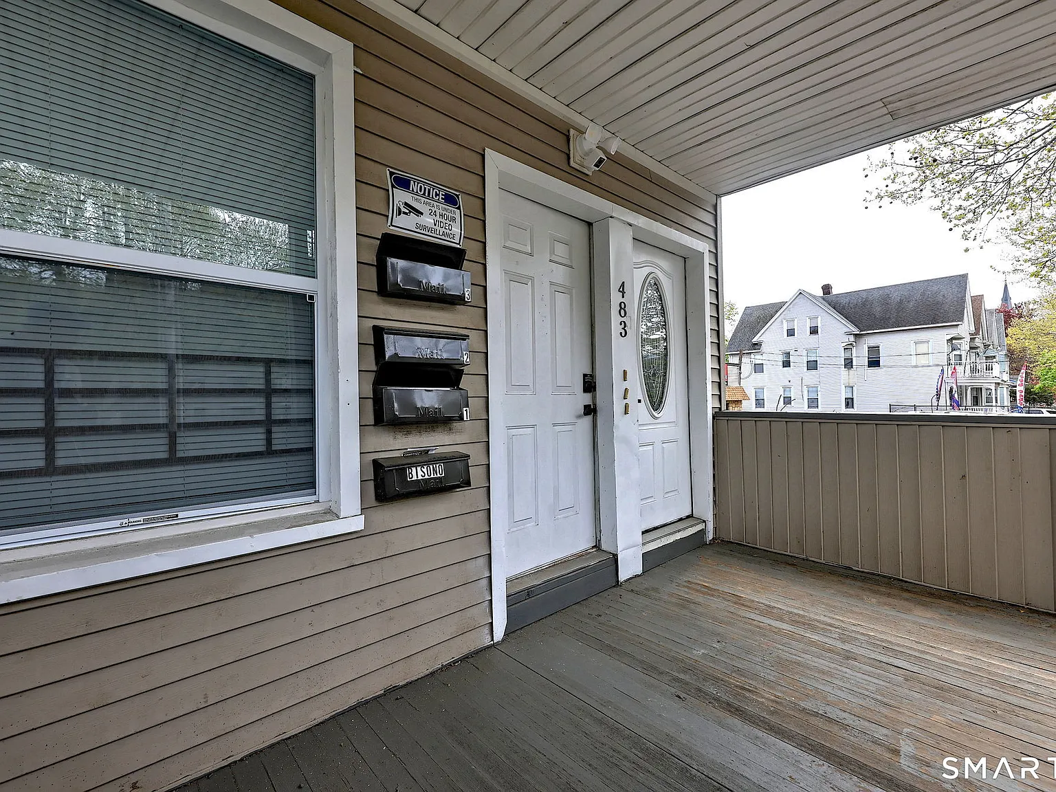 4 bed, 1.0 bath, 1100 sqft, $2,210 — Photo 2