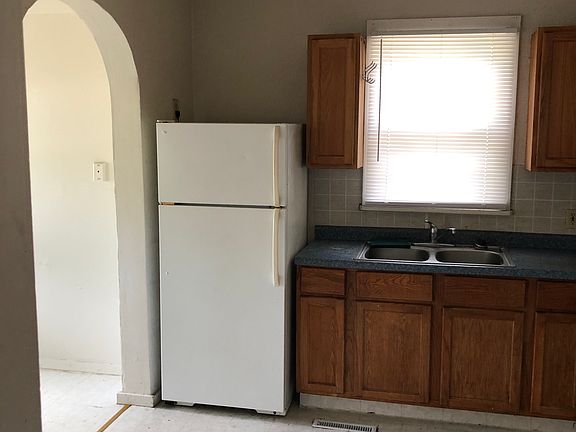 3rd image of 1155 New Hampshire St