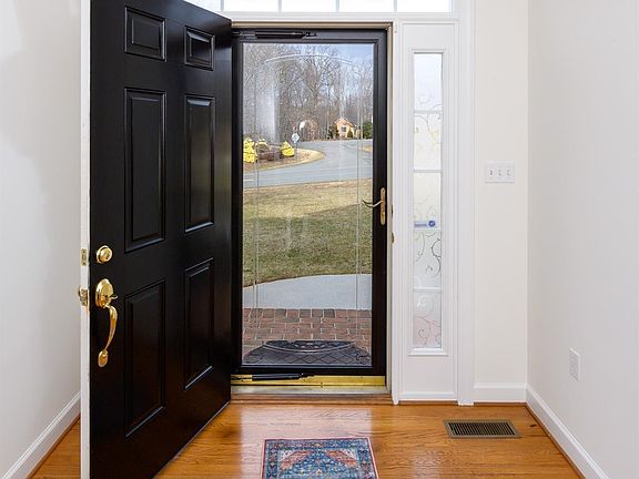 3rd image of 1091 Gilfield Dr