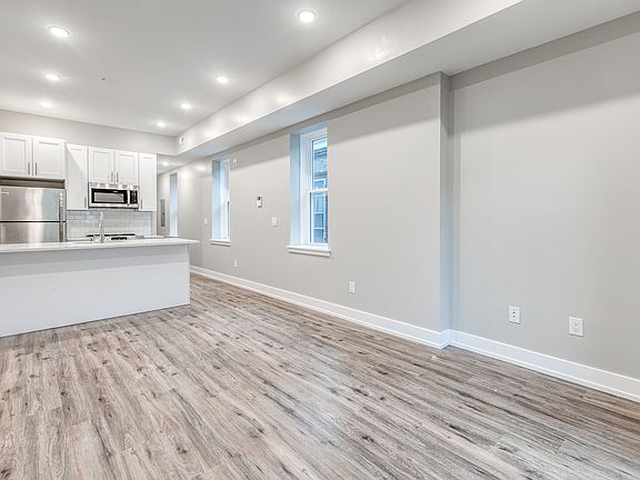 4th image of 2347 N College Ave Floor 3
