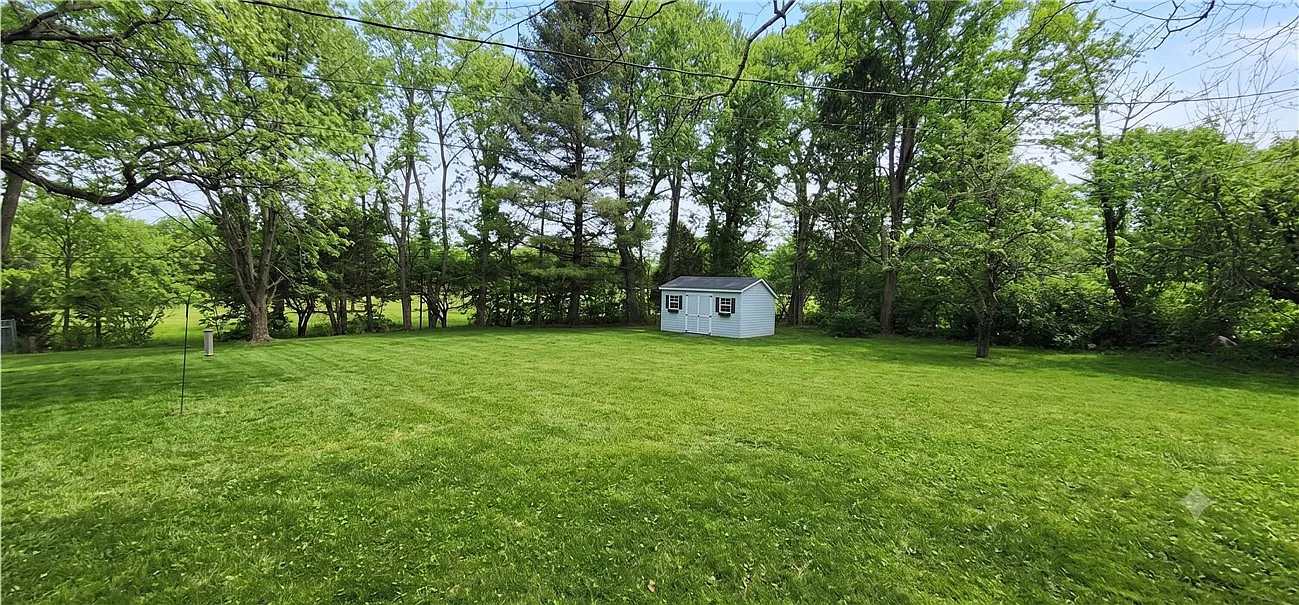 3 bed, 2.5 bath, 2112 sqft, $3,200 — Photo 2