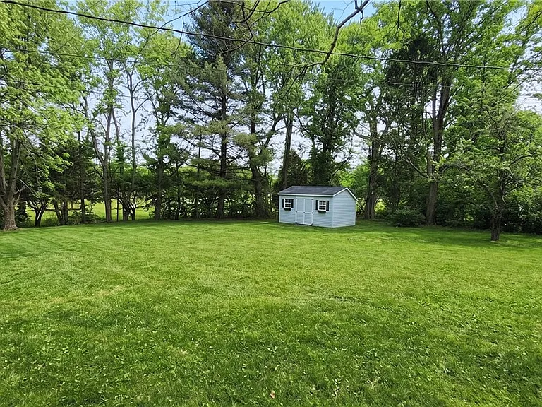 28 Candlewood Dr — Photo 2