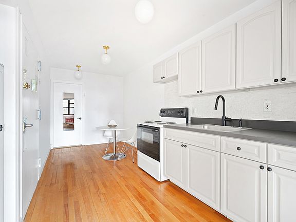 4th image of 240 Mulberry St APT 18