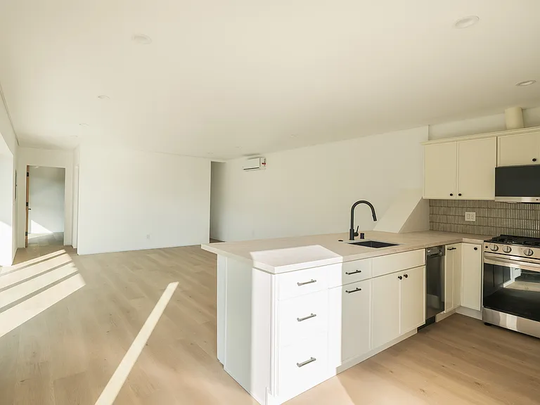 1931 Sunset Plaza Dr #1/2 — Photo 3