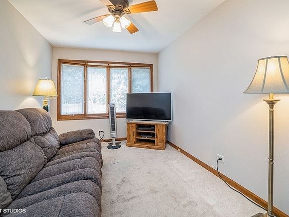 5th image of 2085 Valley Creek Dr