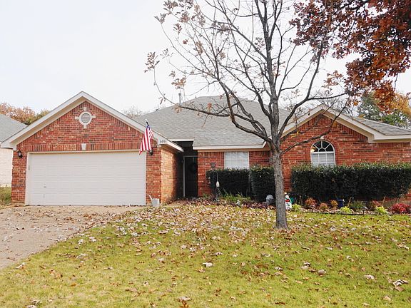 2nd image of 606 Everglade Dr