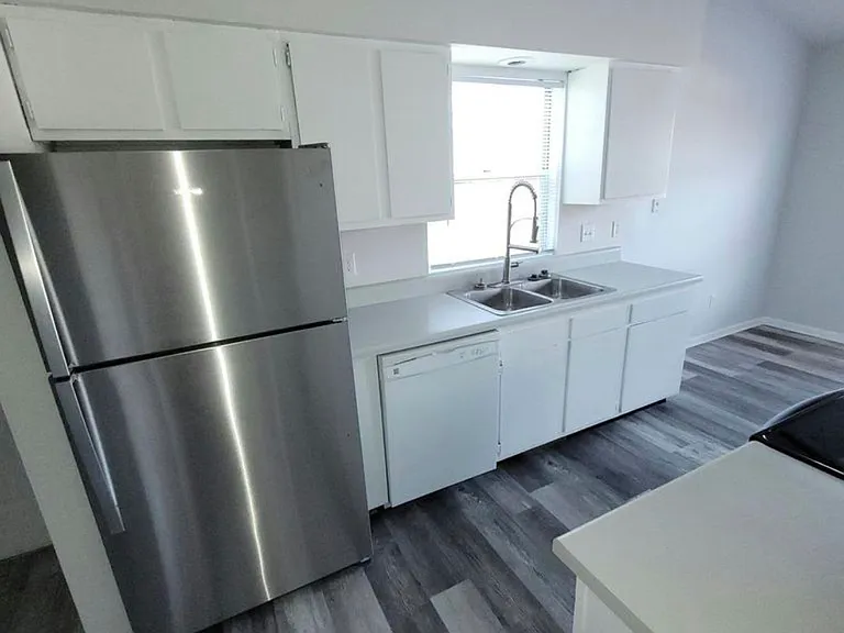2323 W Osterhout Ave #3 — Photo 3