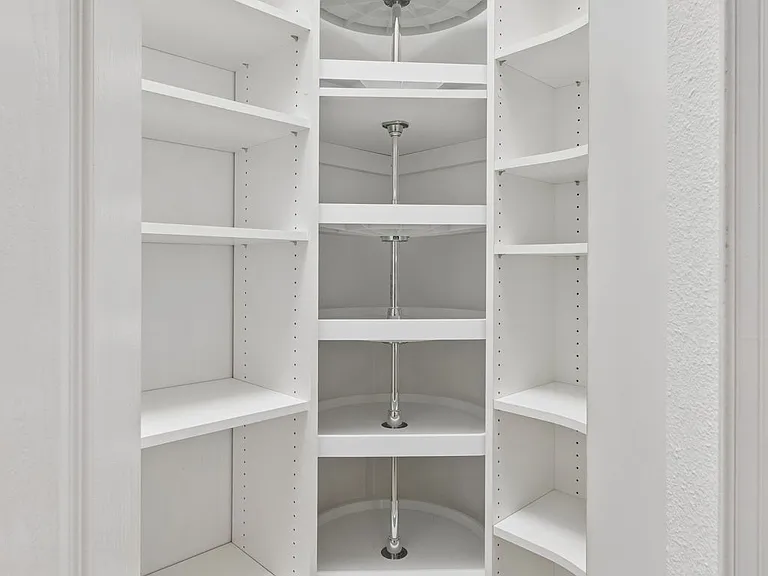 Large Pantry 1