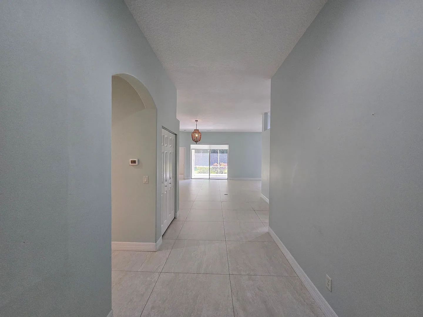 Big & Spacious 3/2 in Gated Community — Photo 4