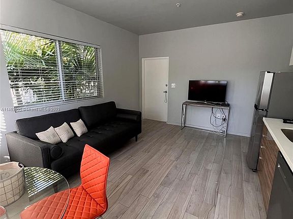 5th image of 820 15th St APT 205