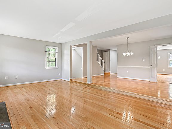 3rd image of 11360 Empire Ln