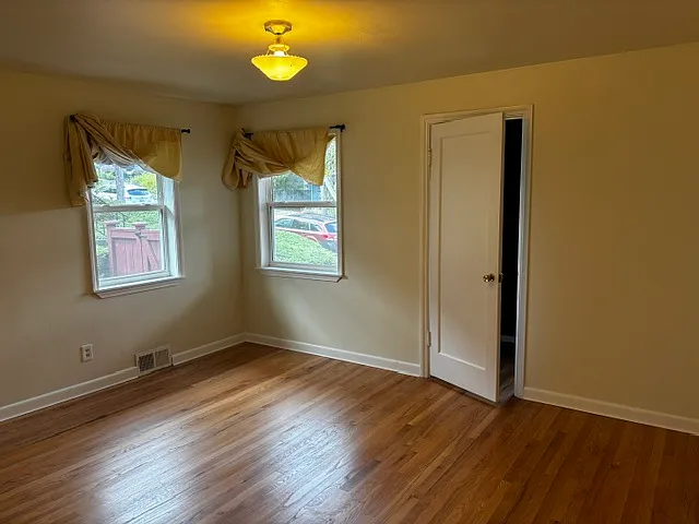 3 bed, 1050 sqft, $3,400 — Photo 4