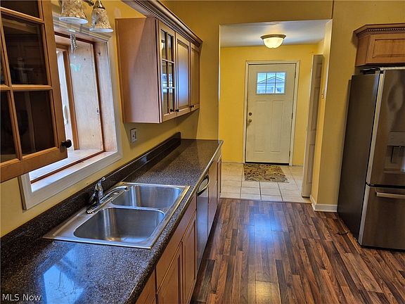 5th image of 902 2nd Ave