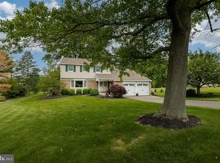 121 Surrey Ln, Harleysville, PA 19438