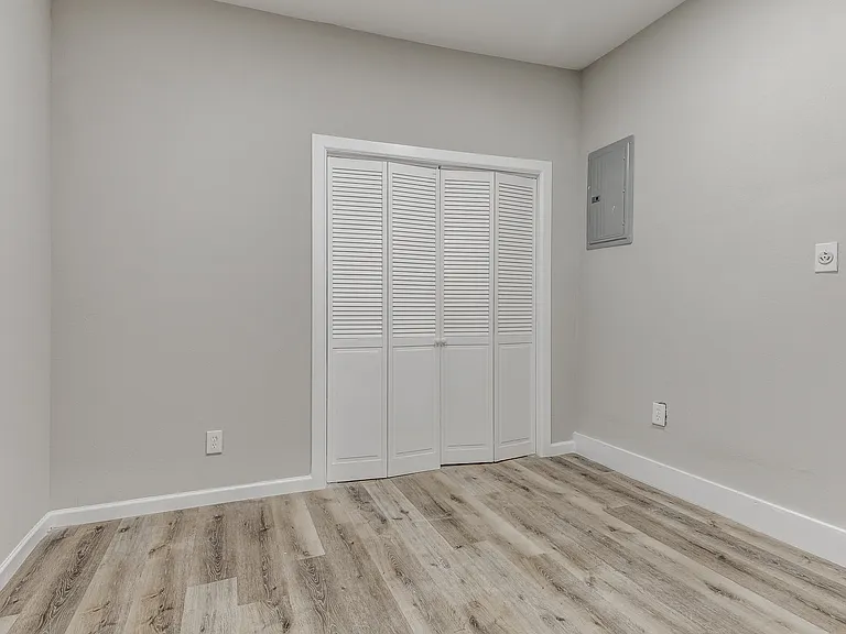 349 SE Rockwood Ave — Photo 47