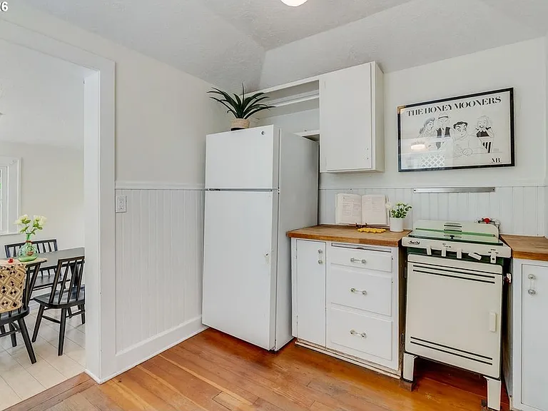 6351 NE 34th Ave — Photo 2