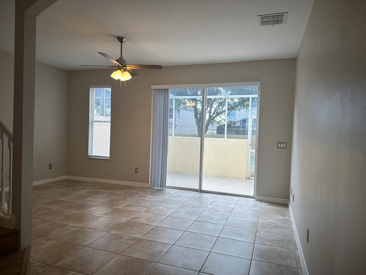 3 bed, 2.5 bath, 1468 sqft, $2,100 — Photo 4