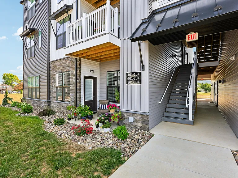 419 Apartments — Photo 9