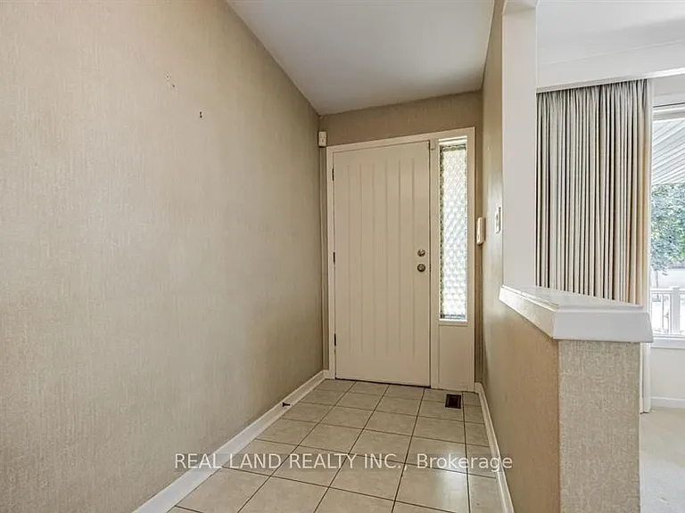 274 Timothy Ct #UPPER — Photo 5