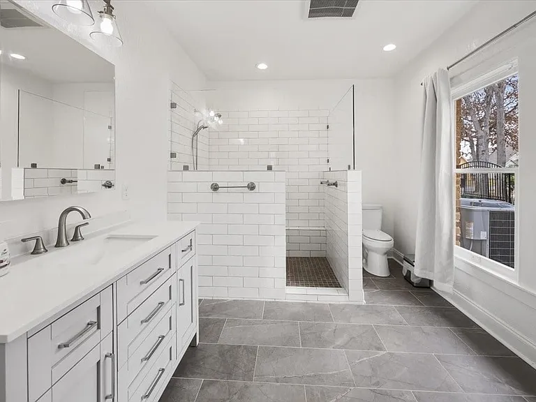 2118 Stanley Ave — Photo 16