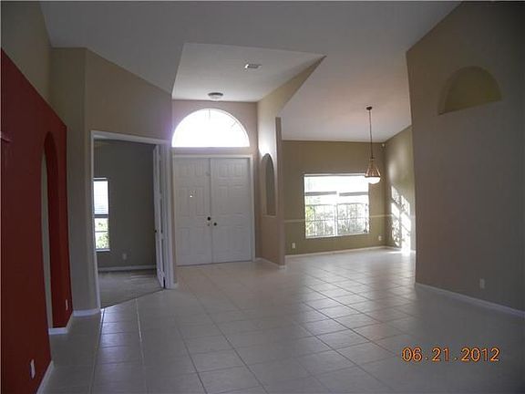 Home For Sale In Port saint lucie