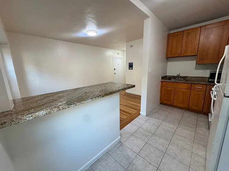 530 Grove St #1 — Photo 2