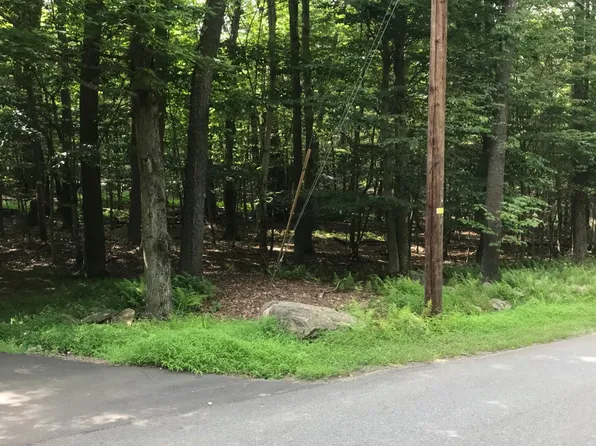 Fountain Dr, Gouldsboro, PA 18424