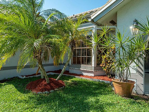 3rd image of 5270 Helene Cir