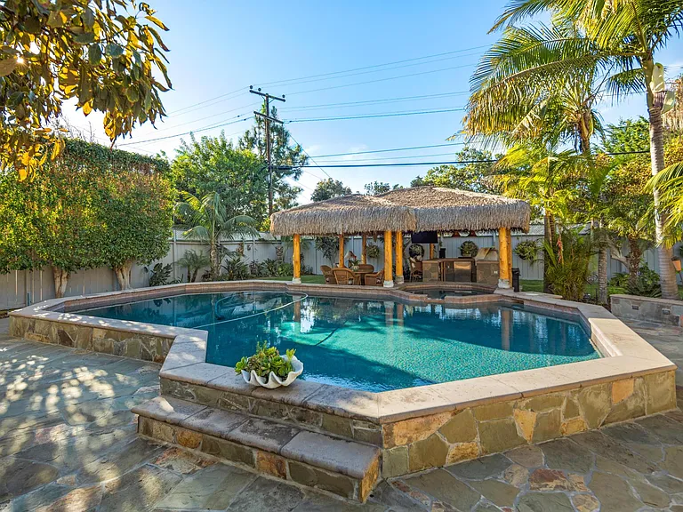 810 Country Club Ln — Photo 4