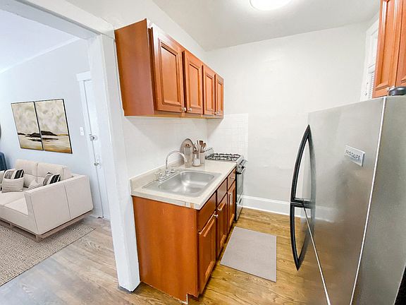 2nd image of 544 W Briar Pl #2728176