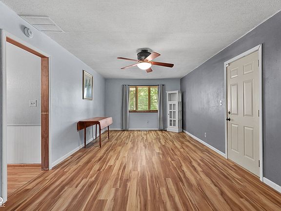 5th image of 11 Clamme Ct