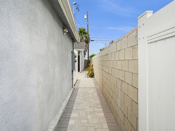 4th image of 8227 Ben Ave