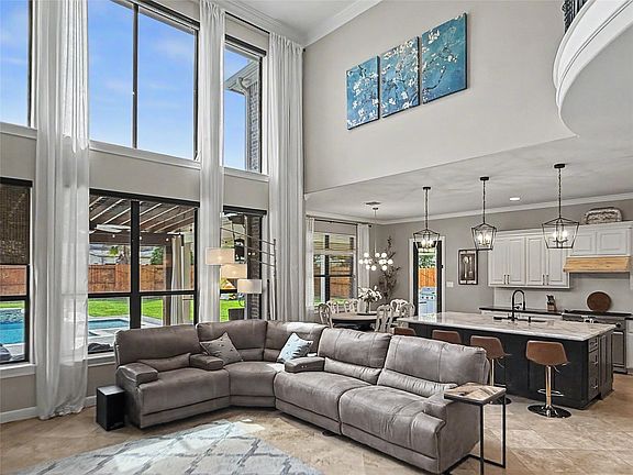 4th image of 5910 Hawthorne Garden Way