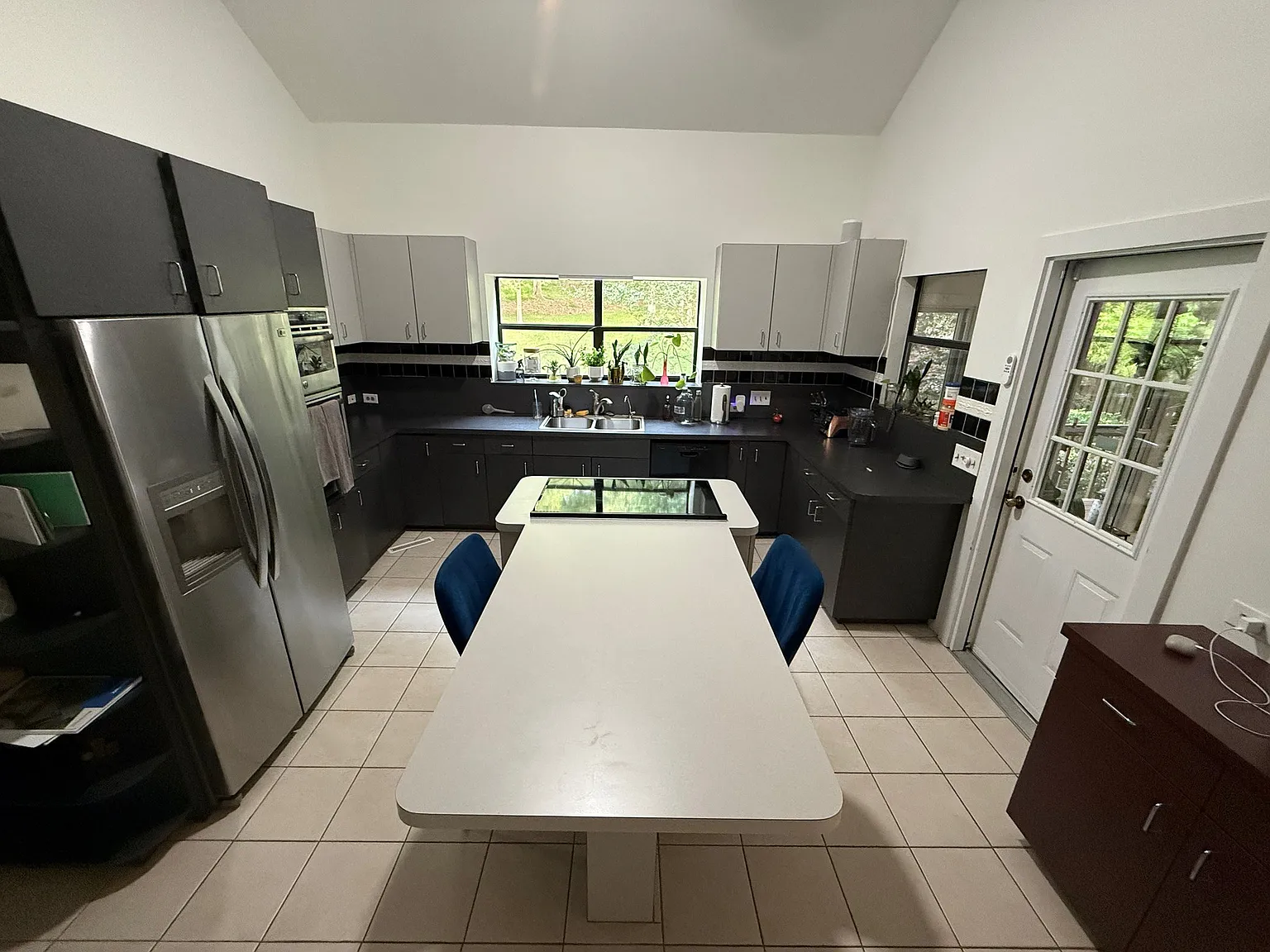 3 bed, 2.5 bath, 2365 sqft, $3,800 — Photo 3