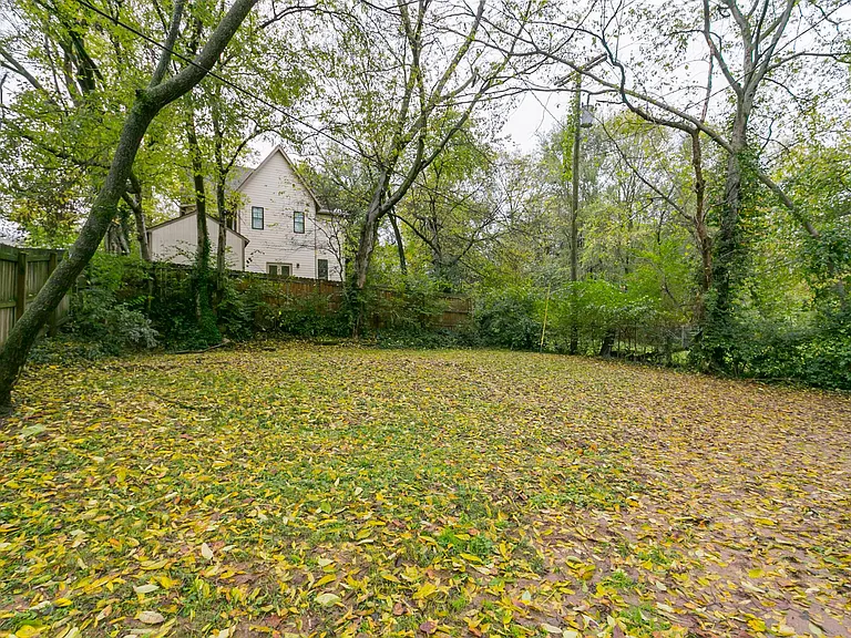 602 Village Ct — Photo 24