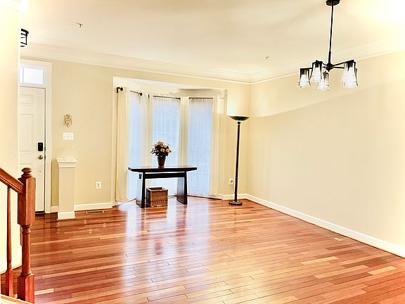 3rd image of 23144 Basswood Hill Dr