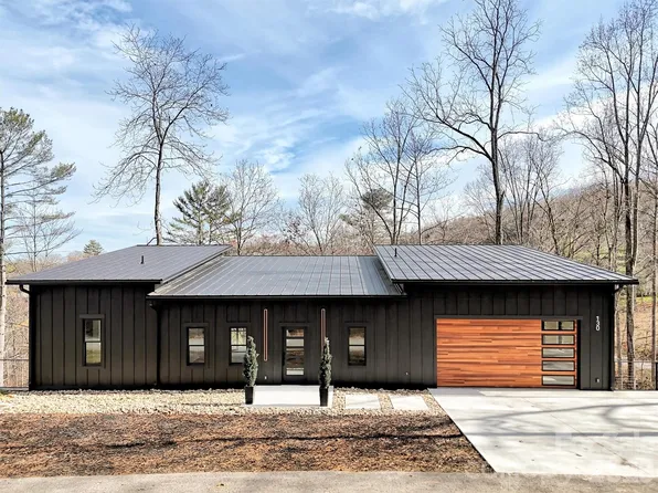 130 Midway Crossing Dr, Clyde, NC 28721