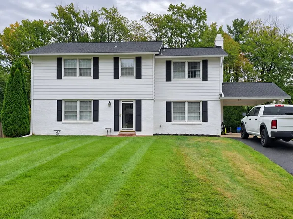 17501 Park Mill Dr, Rockville, MD 20855