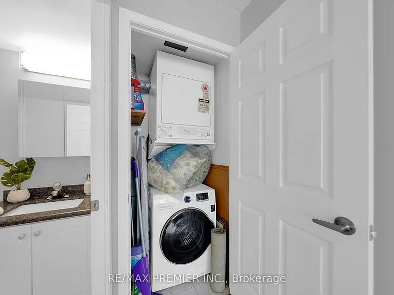 51 Baffin Ct #220 — Photo 36