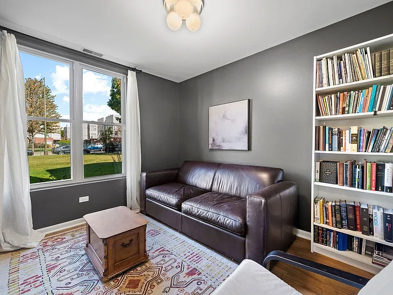 3427 W Polk St — Photo 1