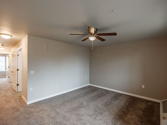 4th image of 240 NE Fircrest Dr #320-201
