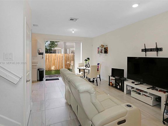 5th image of 2432 SE 10th Ct