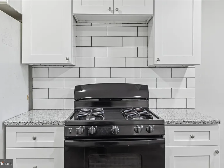 326 E Airy St #1 — Photo 2