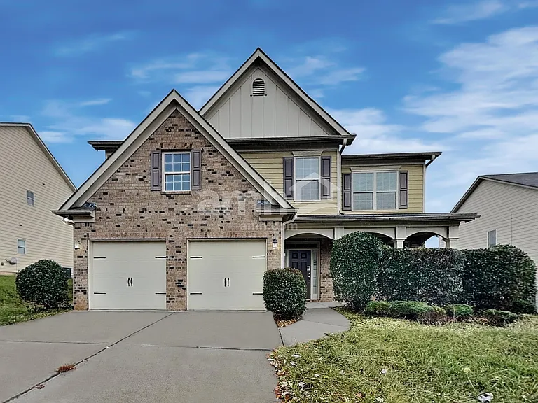 850 Stonehaven Rd SW — Photo 1