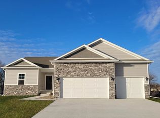 245 Prairie Bluff Dr, Waukee, IA 50263