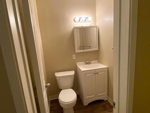 4th image of 9240 Palm St #9