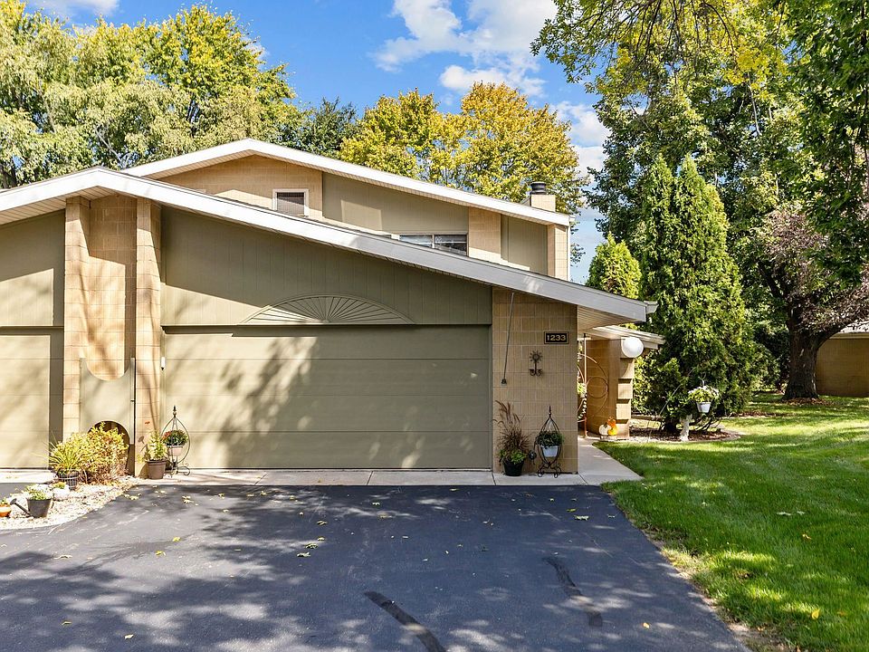 1st image of 1233 W Nicolet Cir