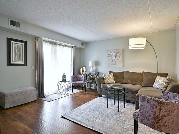 5th image of 6850 N Northwest Hwy APT 4A