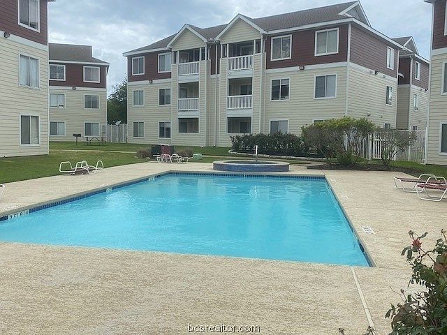 1st image of 523 Parkway #103