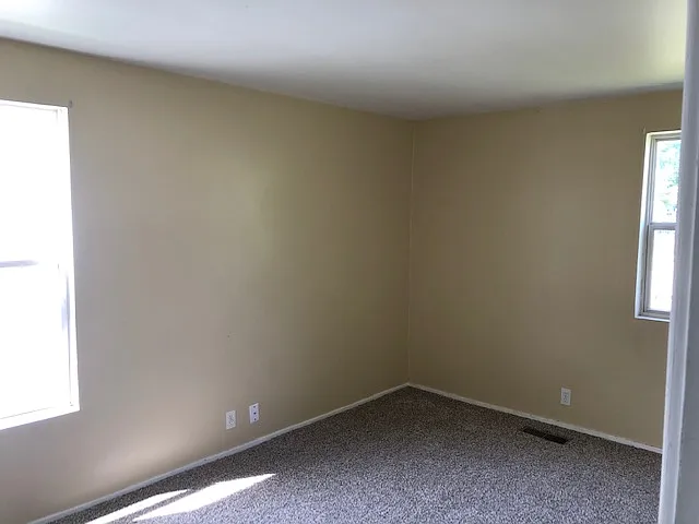830 Manchester Dr — Photo 17